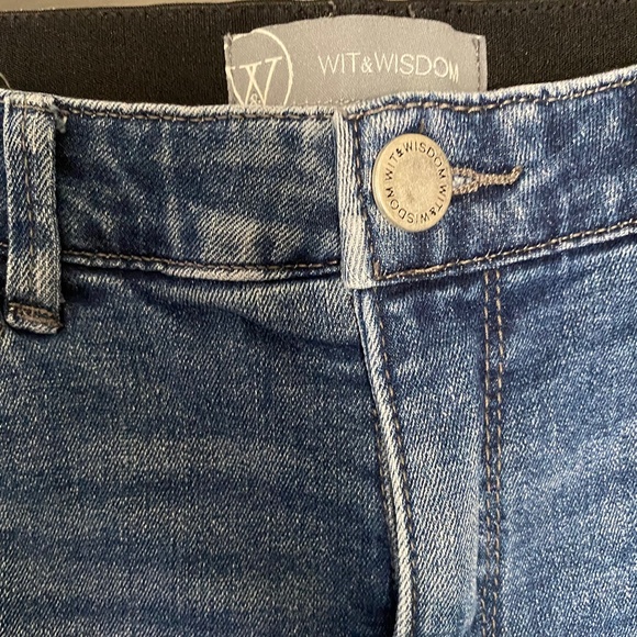 Wit & Wisdom Women Shorts - Picture 3 of 15